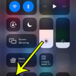 how to turn off flashlight on iPhone 11